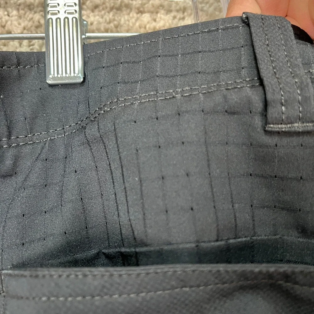 Under Armour Shorts Mens 36 Black Stretch Waistband‎ Reflective Vented Athletic